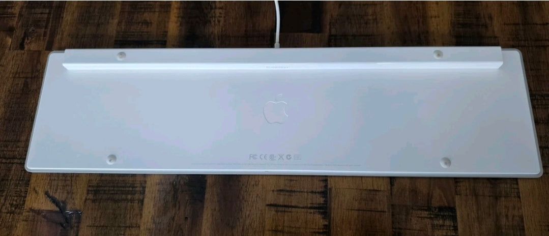 Apple Keyboard A1243 – Wired USB Aluminum Keyboard (Full Size)